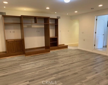 244 Fernfield Street W - Photo Thumbnail 2