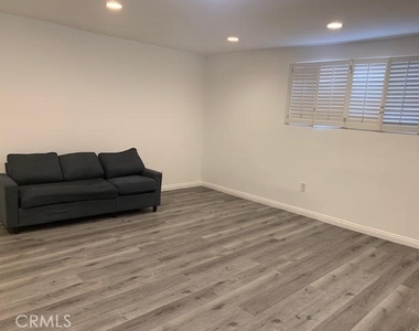 244 Fernfield Street W - Photo Thumbnail 3
