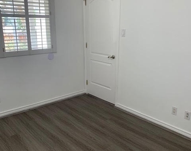 244 Fernfield Street W - Photo Thumbnail 1