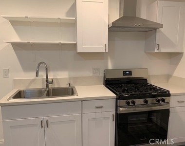 244 Fernfield Street W - Photo Thumbnail 6
