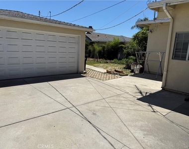 9616 Val Street - Photo Thumbnail 14