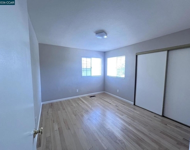 1115 Crest Ridge Ln - Photo Thumbnail 10