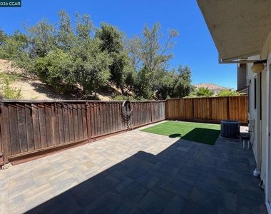 1115 Crest Ridge Ln - Photo Thumbnail 13