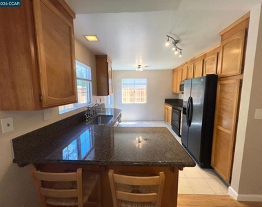 1115 Crest Ridge Ln - Photo Thumbnail 5