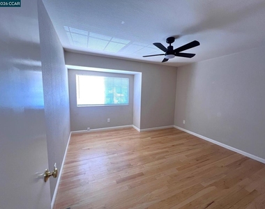 1115 Crest Ridge Ln - Photo Thumbnail 8