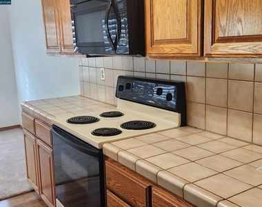 21109 Gary Drive - Photo Thumbnail 5