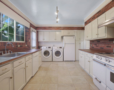 9408 Cattaraugus Avenue - Photo Thumbnail 7