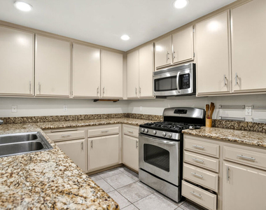 1110 S Shenandoah Street - Photo Thumbnail 7