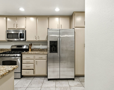 1110 S Shenandoah Street - Photo Thumbnail 9
