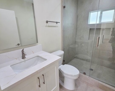 1165 Stanford St - Photo Thumbnail 11