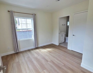 1165 Stanford St - Photo Thumbnail 10