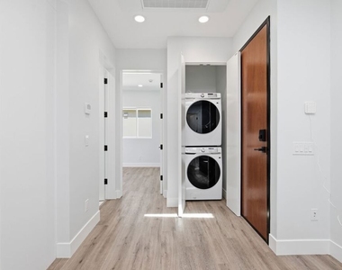 11615 Burbank Boulevard - Photo Thumbnail 10
