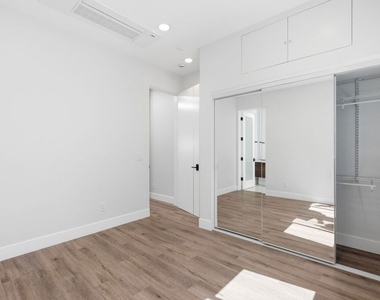 11615 Burbank Boulevard - Photo Thumbnail 8