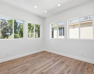 11615 Burbank Boulevard - Photo Thumbnail 12