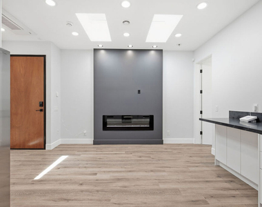 11615 Burbank Boulevard - Photo Thumbnail 4