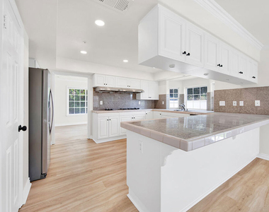 5532 Angelus Avenue - Photo Thumbnail 5