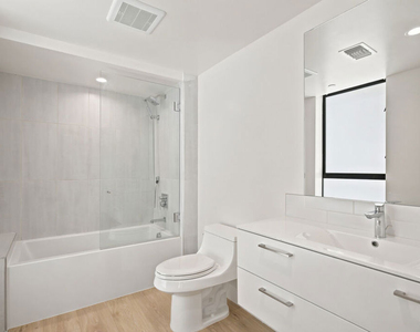 1434 N Poinsettia Place - Photo Thumbnail 9