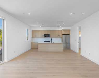 1330 Mohawk Street - Photo Thumbnail 3