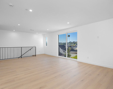 1330 Mohawk Street - Photo Thumbnail 4