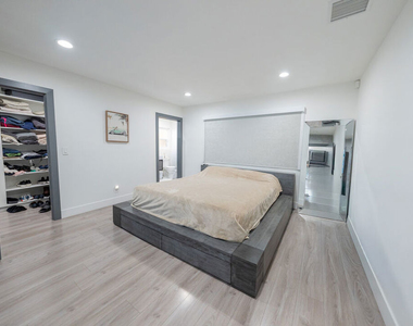 7719 Rhodes Avenue - Photo Thumbnail 10