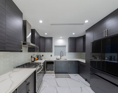 7719 Rhodes Avenue - Photo Thumbnail 4