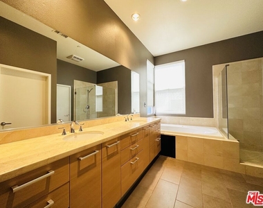 6581 Seabluff Drive - Photo Thumbnail 16