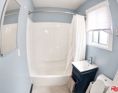 228 W 70th Street - Photo Thumbnail 11