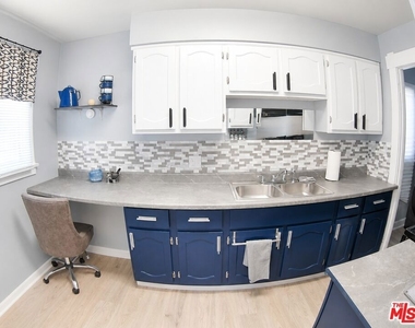 228 W 70th Street - Photo Thumbnail 6