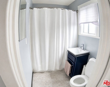 228 W 70th Street - Photo Thumbnail 12