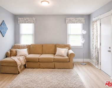 228 W 70th Street - Photo Thumbnail 5