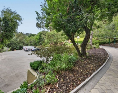 2018 Griffith Park Boulevard - Photo Thumbnail 24