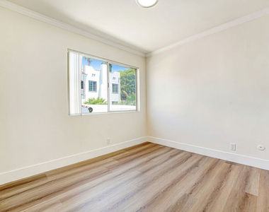 8208 Romaine Street - Photo Thumbnail 2