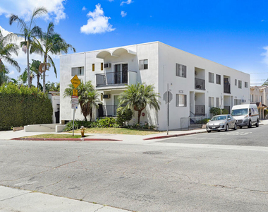 8208 Romaine Street - Photo Thumbnail 10