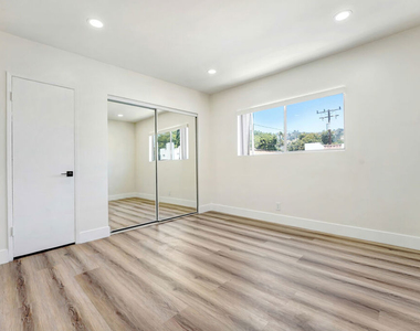 8208 Romaine Street - Photo Thumbnail 5