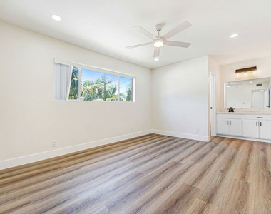 8208 Romaine Street - Photo Thumbnail 4