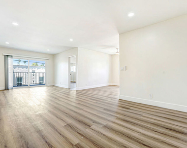 8208 Romaine Street - Photo Thumbnail 3