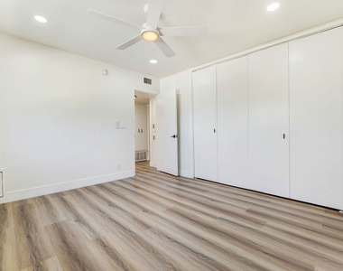 8208 Romaine Street - Photo Thumbnail 8
