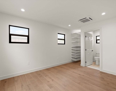 3792 1/2 Van Ness Avenue - Photo Thumbnail 5