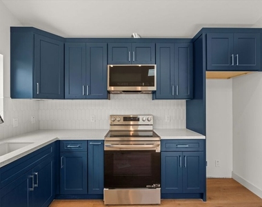 3792 1/2 Van Ness Avenue - Photo Thumbnail 2