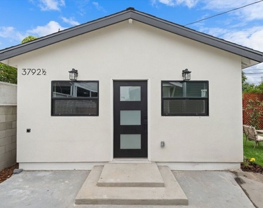 3792 1/2 Van Ness Avenue - Photo Thumbnail 12