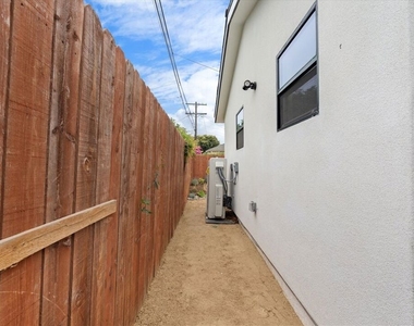 3792 1/2 Van Ness Avenue - Photo Thumbnail 15