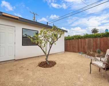 3792 1/2 Van Ness Avenue - Photo Thumbnail 14