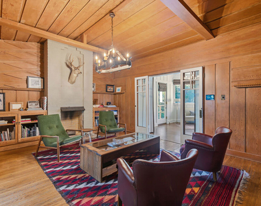 2049 Oakstone Way - Photo Thumbnail 4