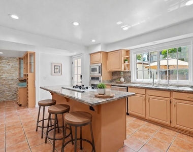 11241 Peach Grove Street - Photo Thumbnail 7