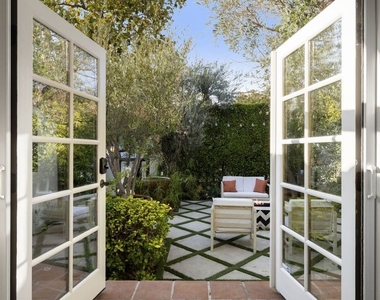 7416 Rosewood Avenue - Photo Thumbnail 6