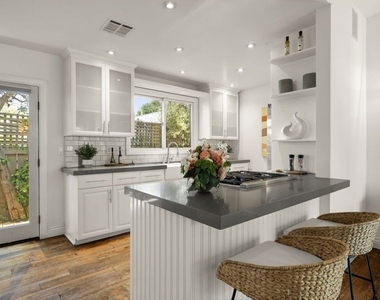 7416 Rosewood Avenue - Photo Thumbnail 7