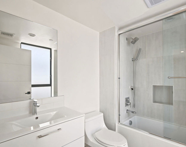 1434 N Poinsettia Place - Photo Thumbnail 5