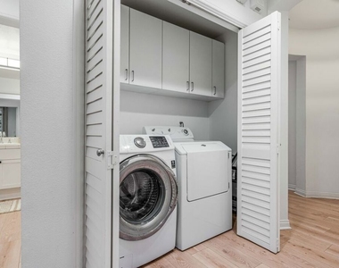 5625 Crescent Park - Photo Thumbnail 18
