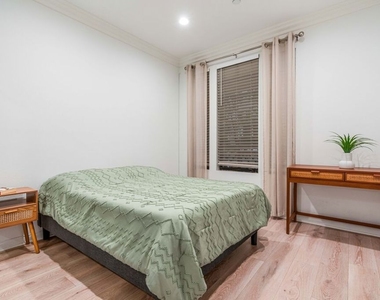 5625 Crescent Park - Photo Thumbnail 16