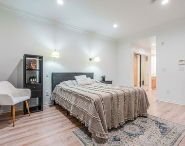 5625 Crescent Park - Photo Thumbnail 13
